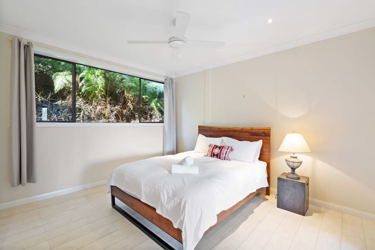 2 bedrooms, desk, travel cot, WiFi