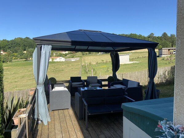 Terrace/patio - Maison sur les Hauteurs de Saint Cyprien (Castels et Bézenac)
