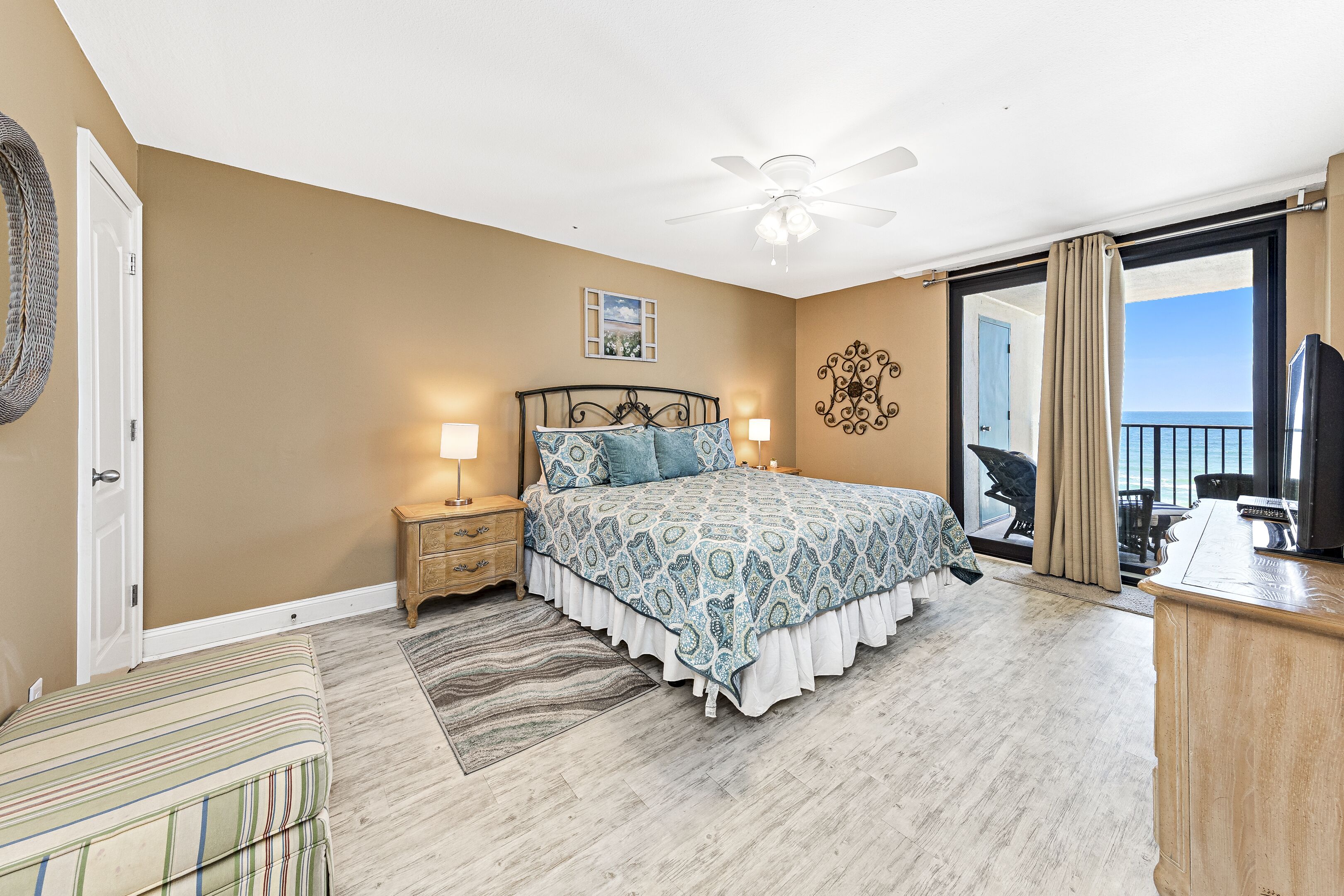 ซิกเนเจอร์คอนโด, 2 ห้องนอน, ระเบียง, วิวชายหาด | 2 ห้องนอน, ห้องพักตกแต่งอย่างมีเอกลักษณ์, ตกแต่งพิเศษโดยเฉพาะ