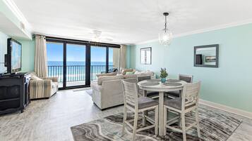 Signature Condo, 2 Bedrooms, Balcony, Beach View | Interior