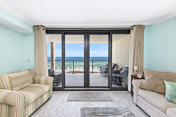 Living room - Wind Drift South East 404 (Orange Beach)