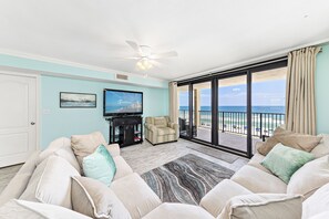 Living room - Wind Drift South East 404 (Orange Beach)