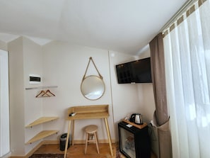 Standart Oda Terasli- Bahçe Manzarali (Prokonisos) | 埃及棉床单、高档床上用品、Select Comfort 床、免费迷你吧物品