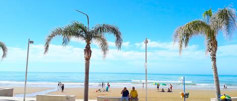 Una spiaggia nelle vicinanze