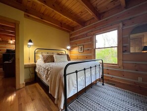 4 bedrooms, desk, iron/ironing board, free WiFi