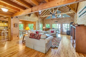 TV, DVD player, offices - Deer Laurel at Turtlehead (Salem)