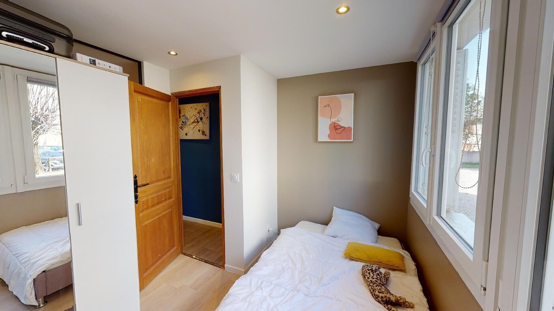 2 多间卧室、上网接入、床单