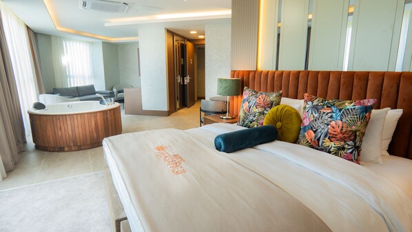 Junior Suite, 1 Queen Bed with Sofa bed | Minibar, in-room safe, desk, soundproofing