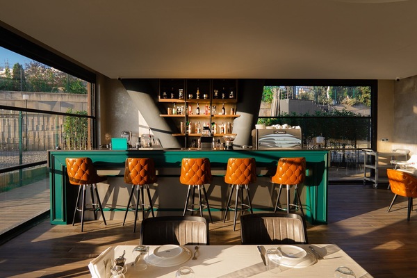 Bar (trong khuôn viên)