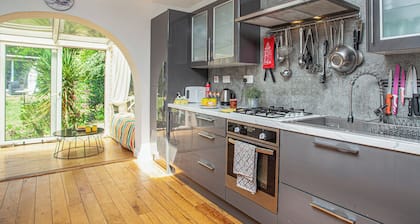 2 bedroom accommodation in Teignmouth