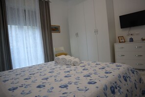1 chambre, lit parapluie, Wi-Fi, draps fournis