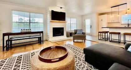 Bay Watch - 5Br 3.5 Ba Waterfront with pool pet friendly