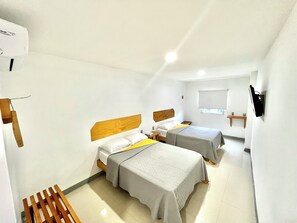 Dobbeltrom – comfort | Blendingsgardiner, strykejern/-brett, wi-fi (inkludert) og sengetøy