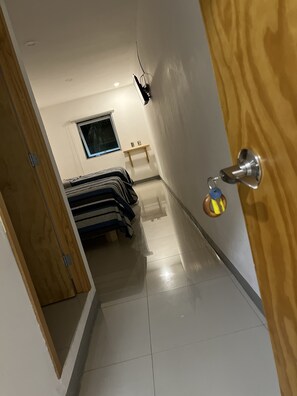 Habitación doble Confort | Cortinas blackout, tabla de planchar con plancha y wifi gratis