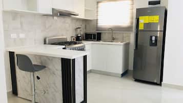 Tủ lạnh, lò vi sóng, máy rửa bát, máy xay thực phẩm