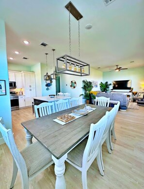 Dining - Beach Please (Surfside Beach)
