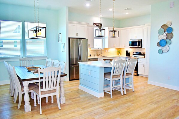 Dining - Beach Please (Surfside Beach)