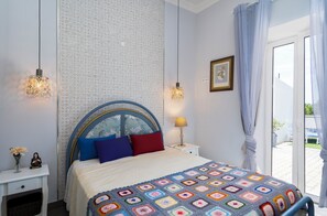 4 bedrooms, desk, iron/ironing board, travel cot