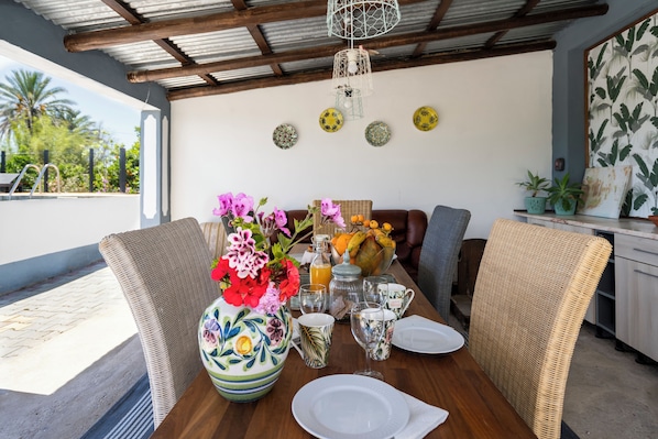 Outdoor dining