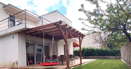 Holiday home with hot tub, air conditioning and WiFi