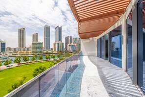 Grand Villa, 4 Bedrooms, Private Pool, Marina View | Balcony - Luxe Dubai Marina 3Flr 4BR w Pool Sauna (Dubai)