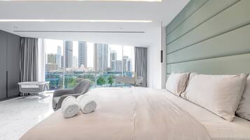 4 bedrooms, Egyptian cotton sheets, premium bedding, in-room safe