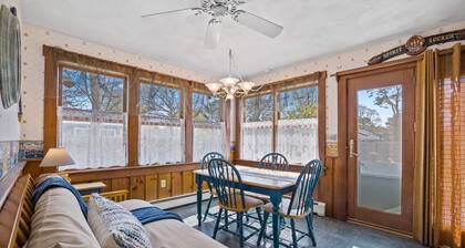 Sleeps 9 Beach House in West Dennis .5 Miles To Nantucket Sound Beaches Dogs Wel