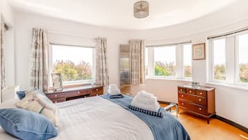 4 bedrooms, free WiFi, bed sheets