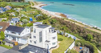 4 bedroom accommodation in Elmer