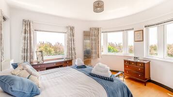 4 bedrooms, free WiFi, bed sheets