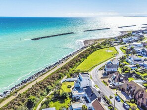 Unclassified image, 4 of 44, button