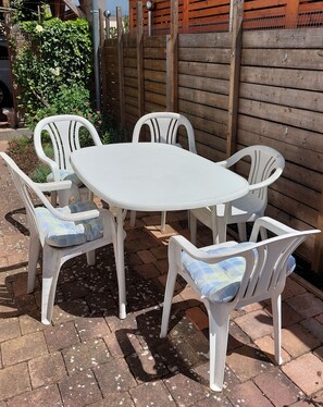 تناول الطعام بالخارج