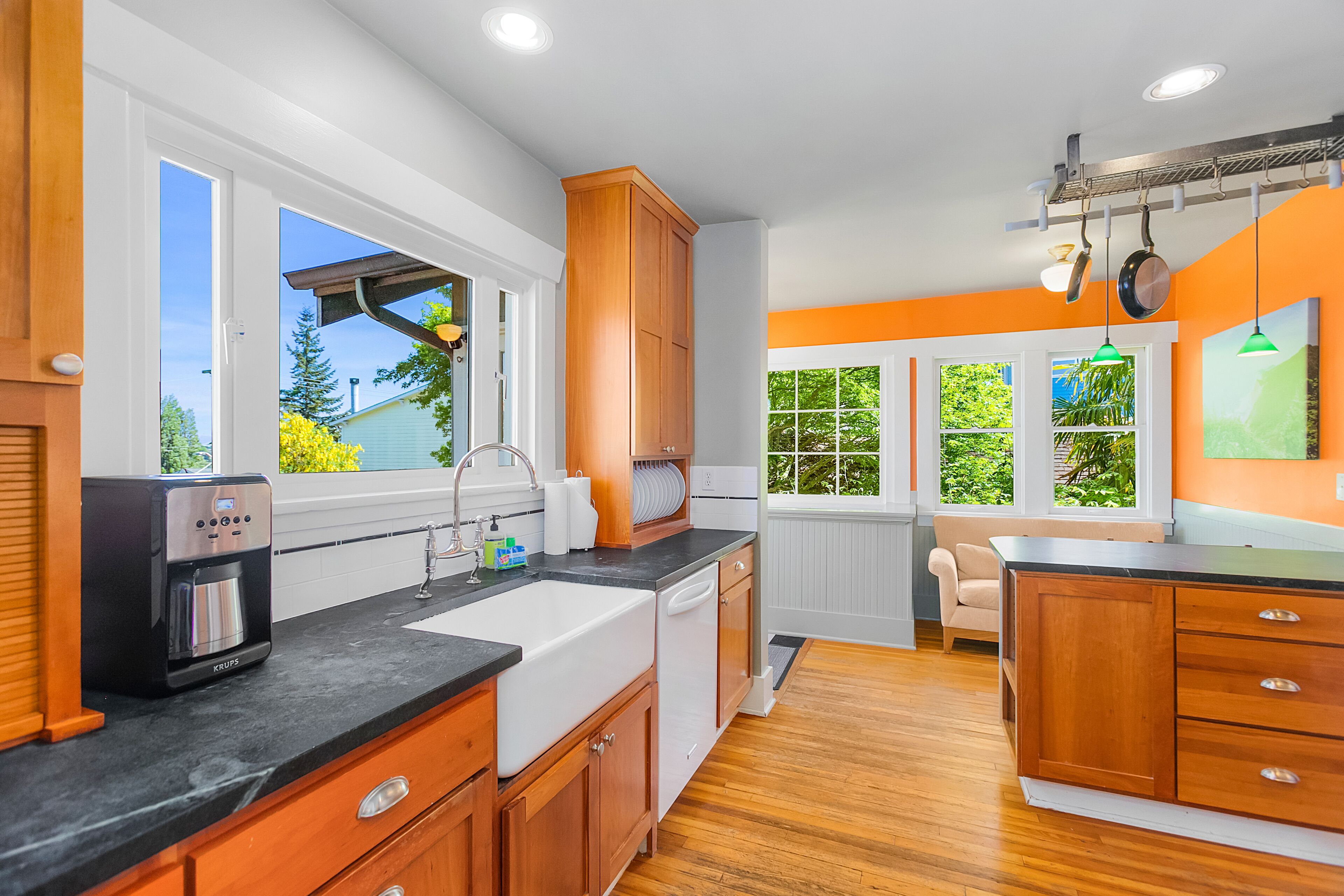 Casa clásica | Cocina privada | Refrigerador, horno, lavavajillas y cafetera de espresso 