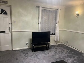 Interior - 1 Bedroom cosy house (London)