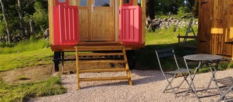 Roulotte Romantique Pour 2 Personnes Dans le Parc Naturel des Volcans, au Calme