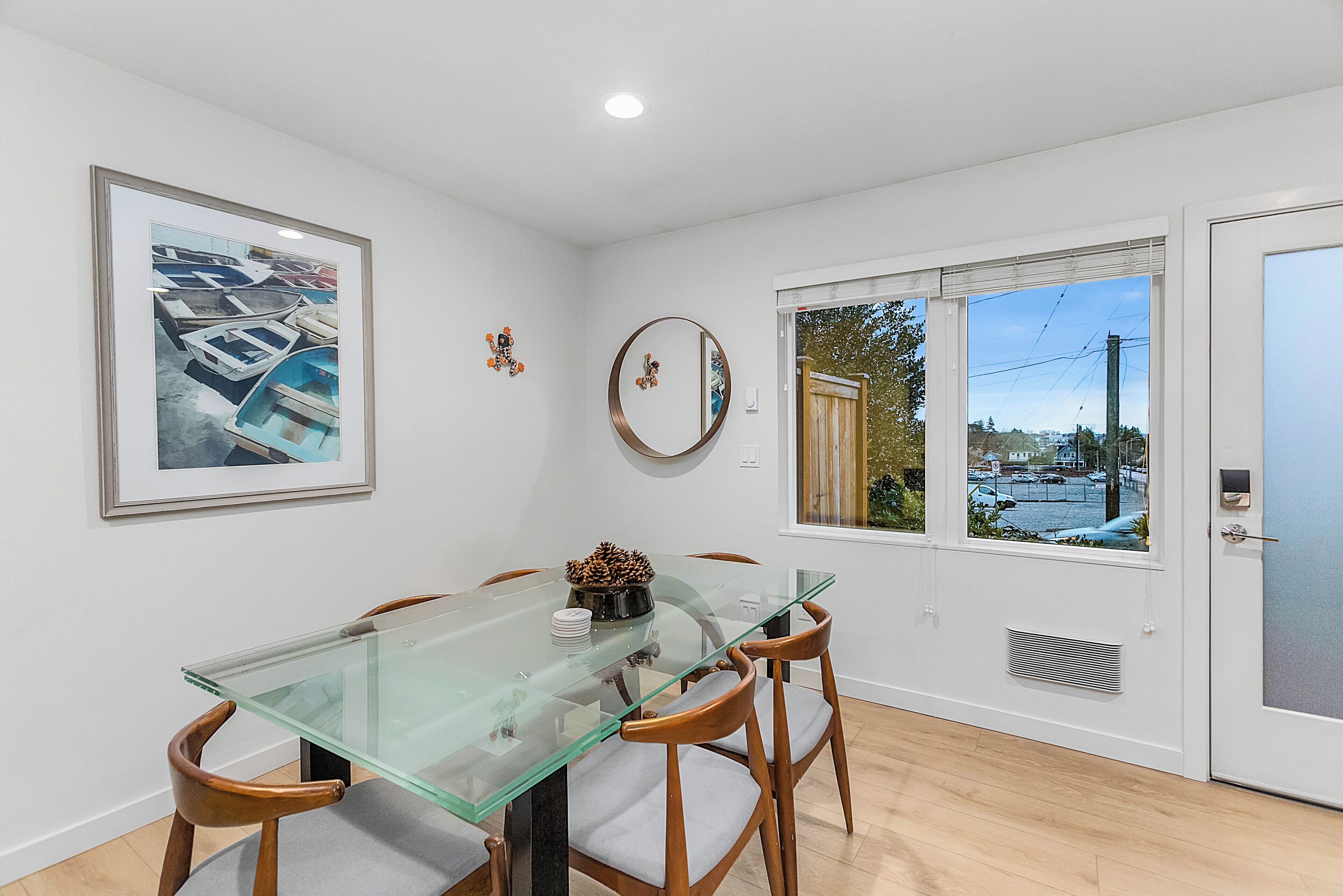 Comfort Apartment | Living area | Flat-screen TV