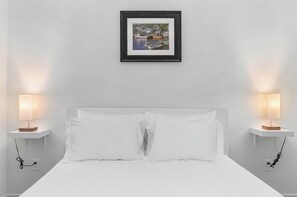 Comfort Apartment | 2 bedrooms, iron/ironing board, free WiFi, bed sheets - The Sweetest Hill - 81 Walkscore (Seattle)