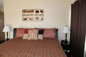 2 bedrooms, iron/ironing board, WiFi, bed sheets - Walk in Family Friendly Condo at the Suites of Fall Creek. Sleeps 10 (Branson)
