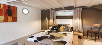 Studio on a Houseboat+ Private Bathroom /Garden Terras in Old City Park