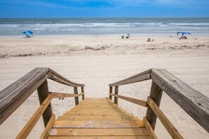 Am Strand, Liegestühle, Strandtücher