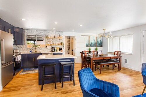 Family Fun Haven: Spacious Retreat with Games, Arcade & beautiful Kitchen