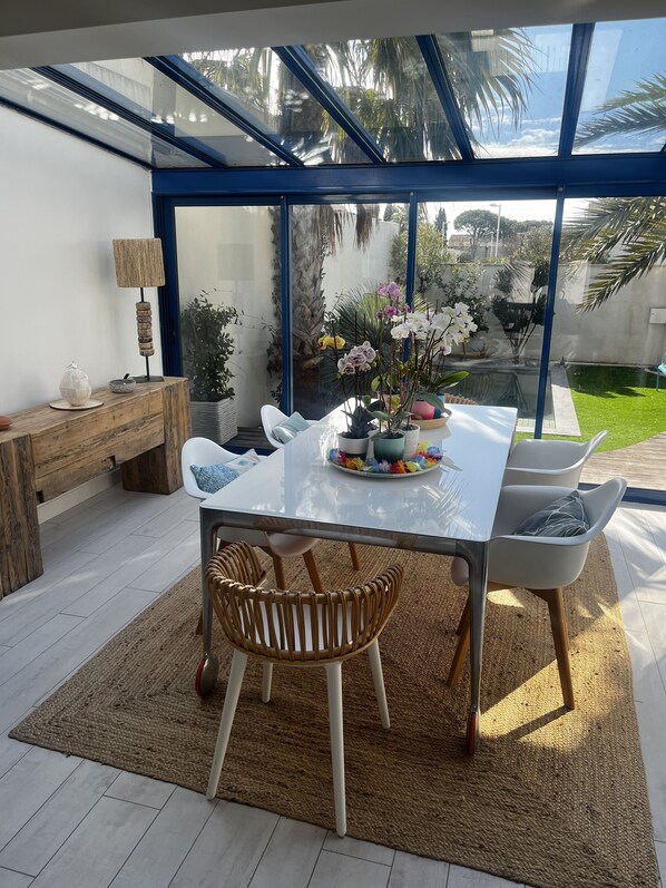 تناول الطعام