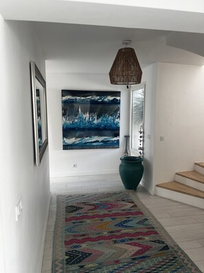 المنشأة من الداخل