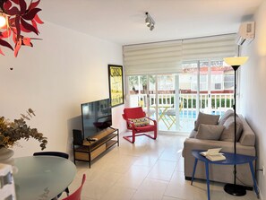Living area - Apartment on the Pobla de Farnals Beach, with Pool and fast WiFi (La Pobla de Farnals)