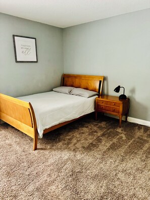 3 Schlafzimmer, Schreibtisch, Bügeleisen/Bügelbrett, Reisekinderbett