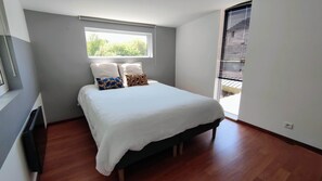 4 quartos, escrivaninha, berço de viagem, Wi-Fi de cortesia