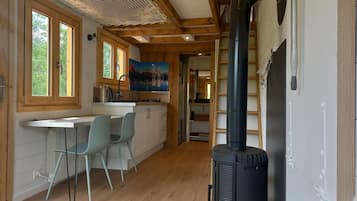 Fridge, stovetop, coffee/tea maker, electric kettle