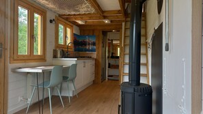 Fridge, stovetop, coffee/tea maker, electric kettle