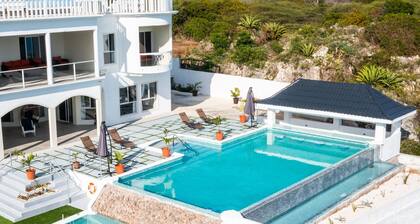 Coral Bay Chateau - Luxury Villa in Treasure Beach