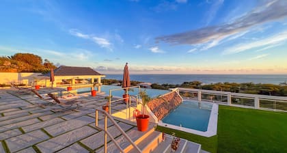 Coral Bay Chateau - Luxury Villa in Treasure Beach